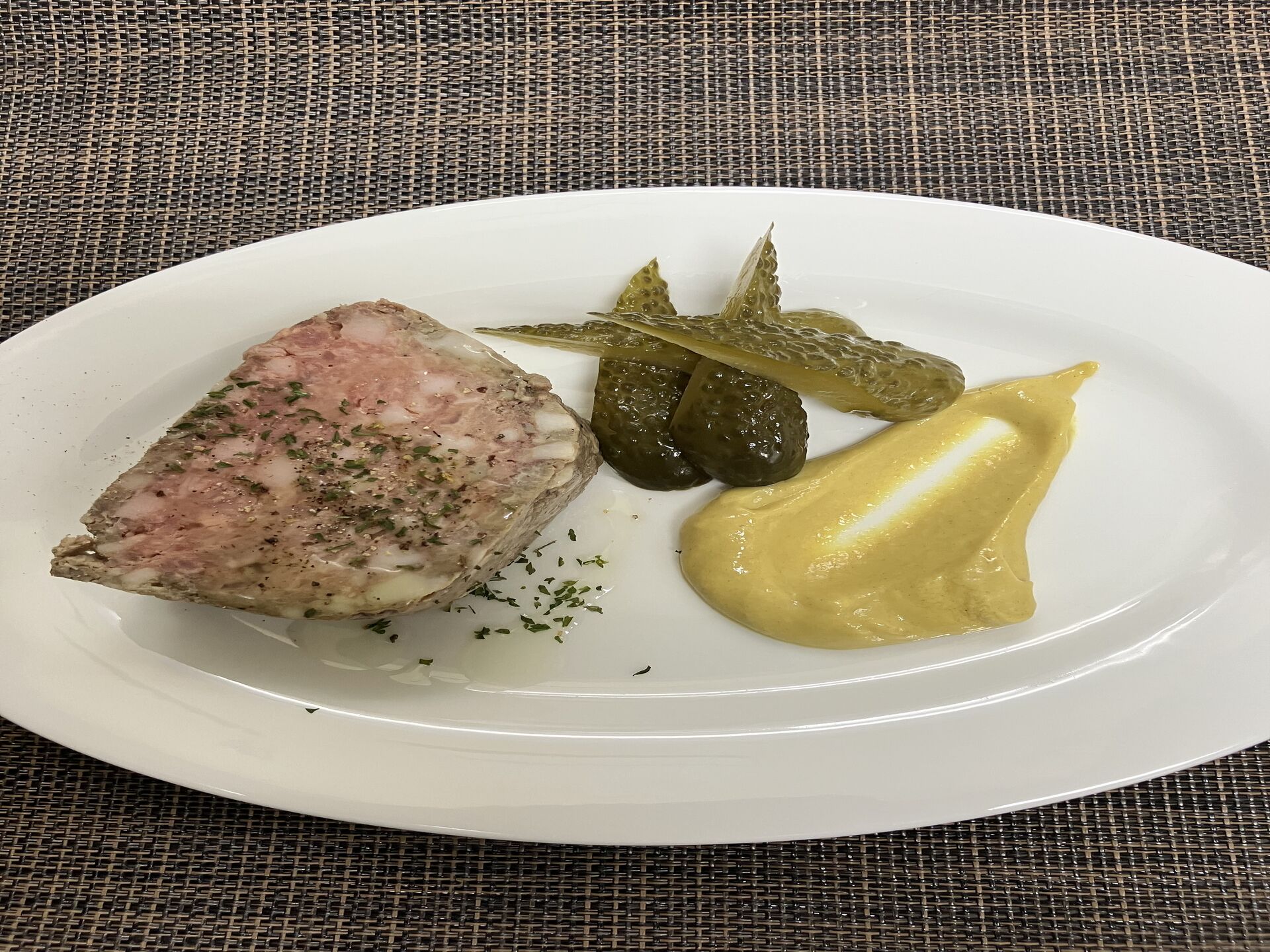 板橋レストラン！「欧風小皿料理専門店」発見！