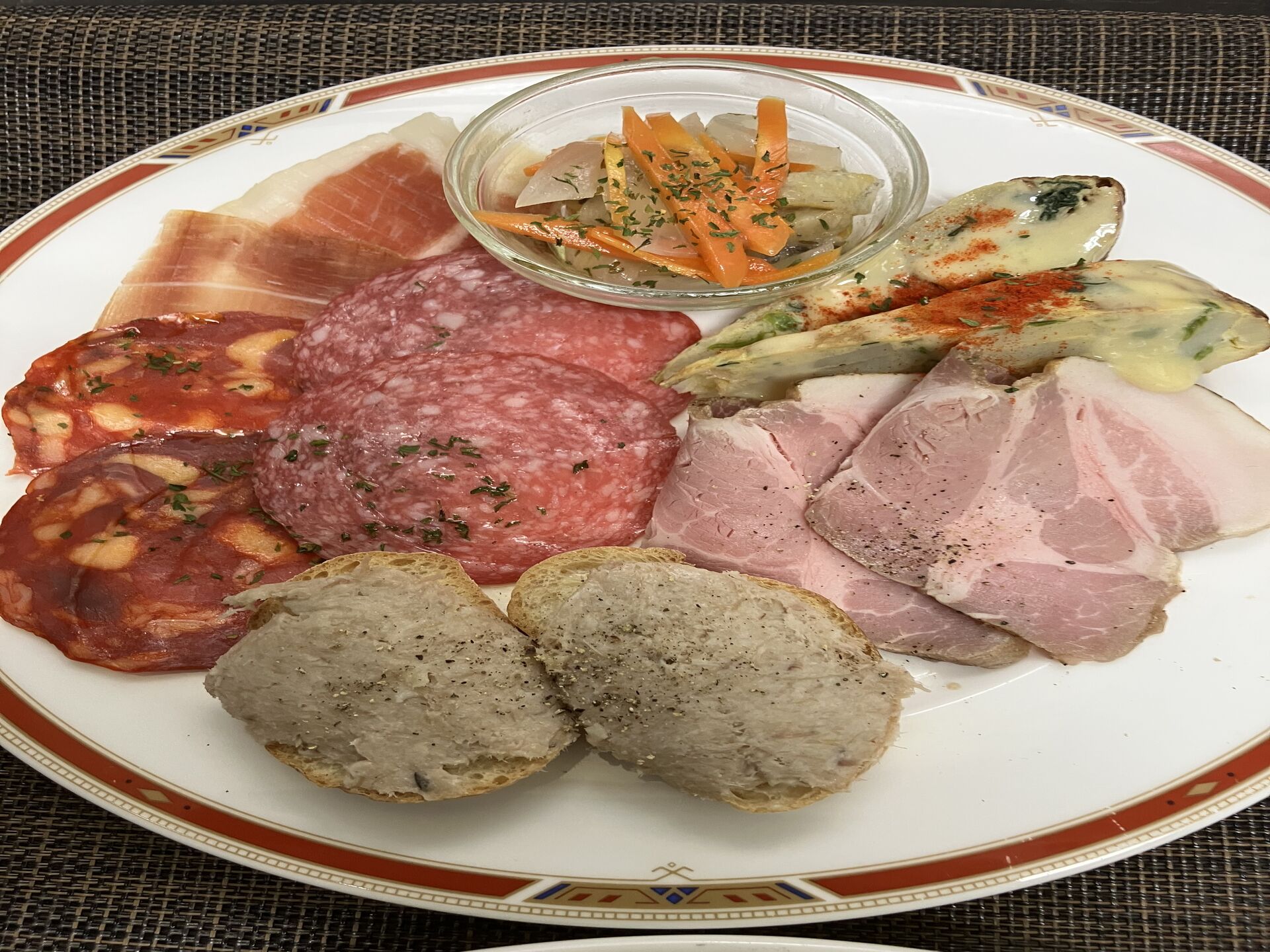 大山で平日お得なワインバル！